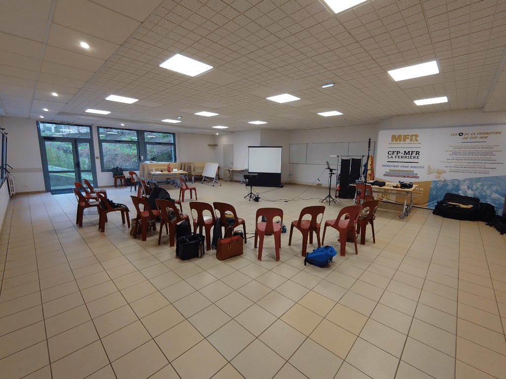 Formation en cercle au centre de formation CFP-MFR La Ferrière